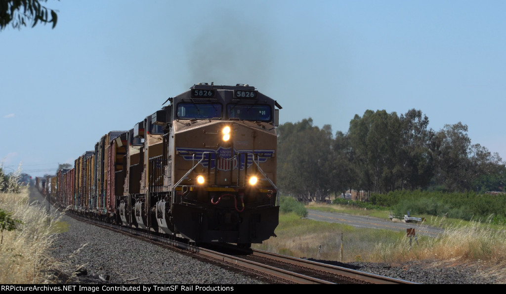 UP 5826 Leads the MPWRVB 17